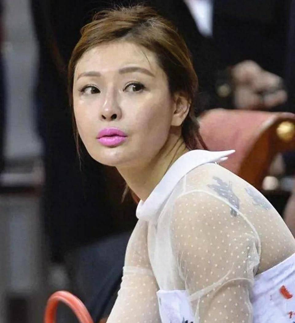 广东老板娘携朱芳雨现身香港!