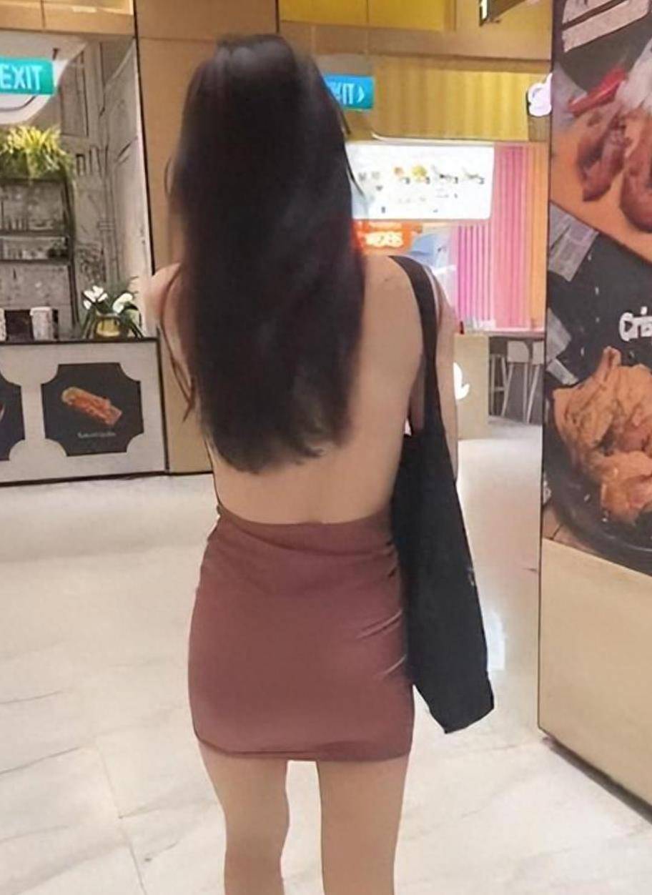 但他的大胆却引发了个人自由还是衣着暴露的争议_女性_社会_行为