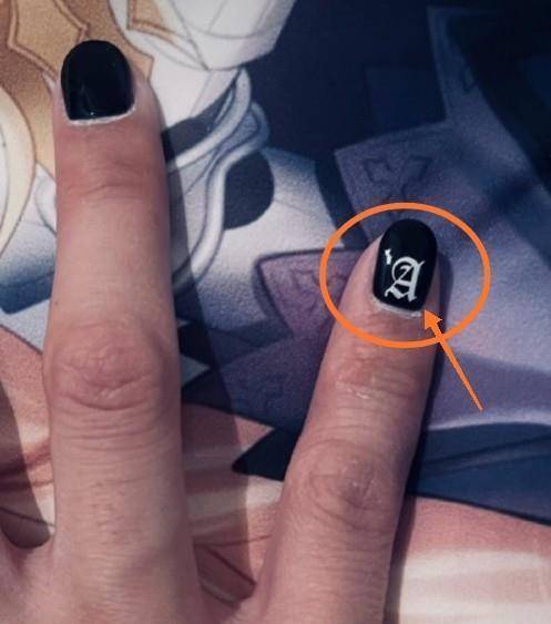 黄子韬再做新美甲发照炫耀,首晒美甲细节照,我被小拇指美甲设计感动