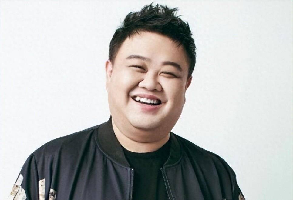 同是师承相声大师石富宽,为何于谦经常提起师父孙越却闭口不提?