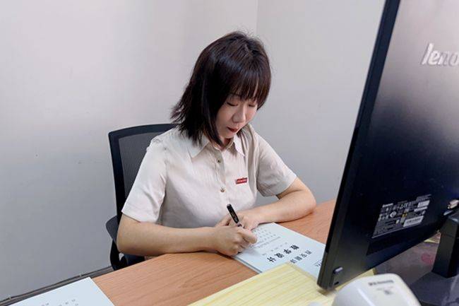 孜孜不倦 一路生花作为思政课教师,李卉积极参与各级各类教学展示活动