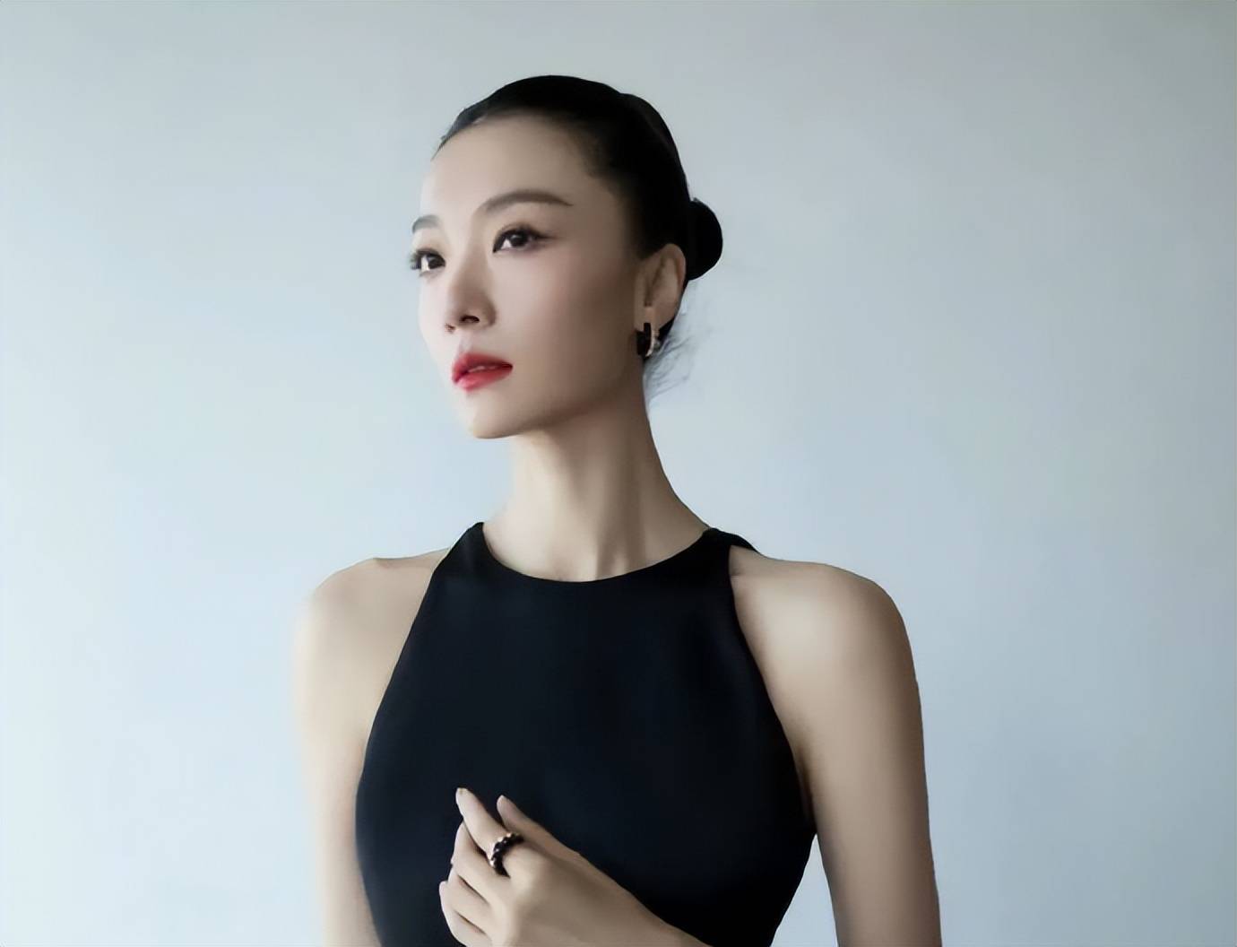 而且齐溪都与演员王传君有宝宝了,两个人早就是毫无瓜葛了,张婉婷这是