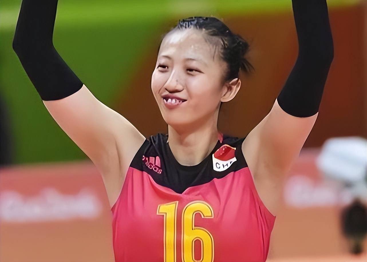 笑不活了 丁霞姐没摸到球 比赛就结束了 是怪捷克女排 还是怪蔡斌