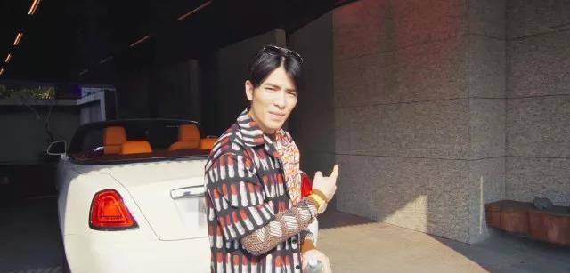 萧敬腾回复大师算命,网友:头一次看到有明星这么认真回复这个的