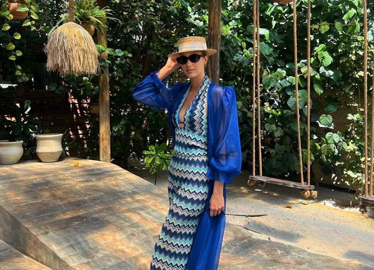 佩莱的妻子瓦尔加(varga)推出了自己的泳装品牌,吸引了无数粉丝_贝利