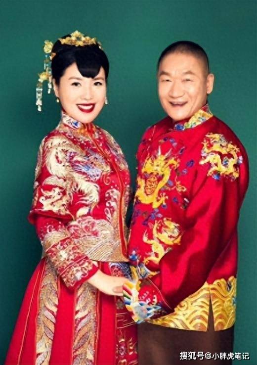 知名歌手夫妻对比,郑钧妻子年轻漂亮,谢东与妻子差距大_屠洪刚_事业_