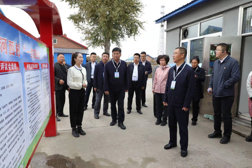 與會人員實地學習考察了遜克縣幹岔子鄉河西村,奇克鎮邊疆俄羅斯族村