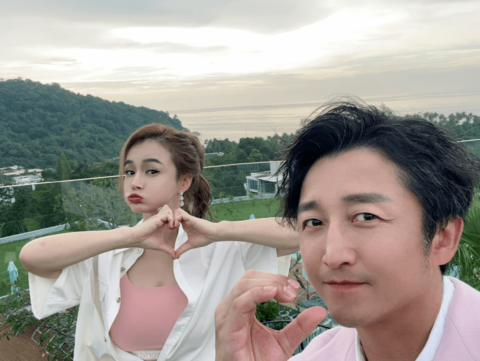 邹市明一家泰国度假,12岁轩轩瘦了模样变化大,被赞成韩系帅哥_冉莹颖