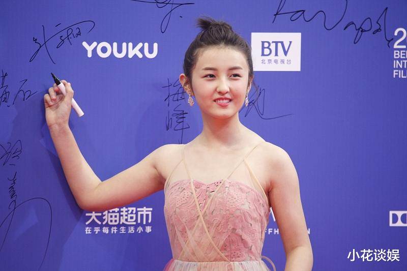 张子枫上了大学之后美出了一定高度,让人觉得惊艳不已_发展_时候_圈子