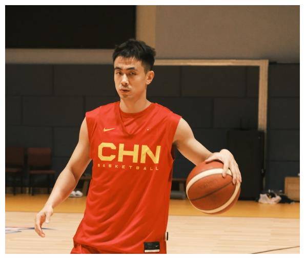 赵继伟因广告抽成拒绝签约辽宁,或效仿周琦离队?_杨鸣_球员_合同