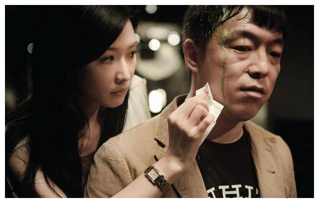 2001年,导演管虎拍摄电视剧《黑洞》,为了帮助黄渤,给了他一次自由