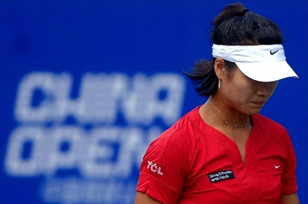 胡娜:前全国网球女单冠军,比赛期间叛逃美国,晚年回国卖画捞金_沈建球