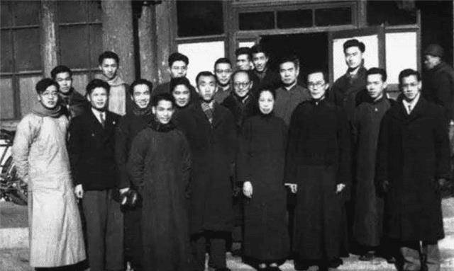 西南联大原教室以至于一位清华校友见到梅贻琦,眼含热泪诉说韩咏华在