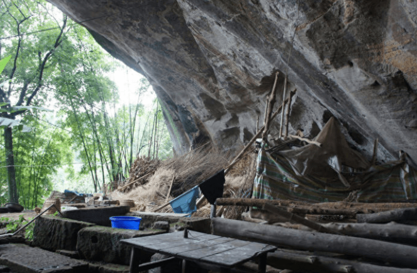 山西山洞隐居图片