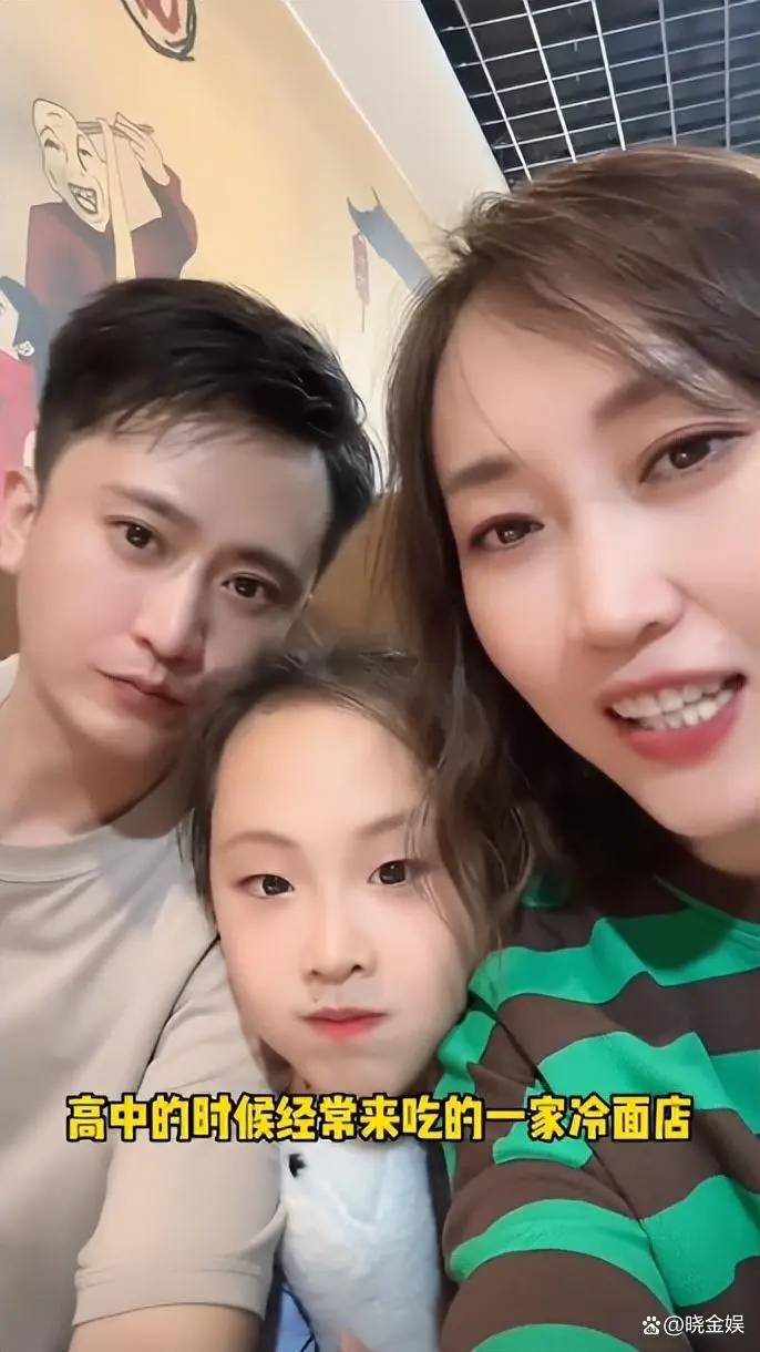 杨帆:老婆过42岁生日,自己买一副耳钉当礼物还浪漫地给亲手戴上_李枫