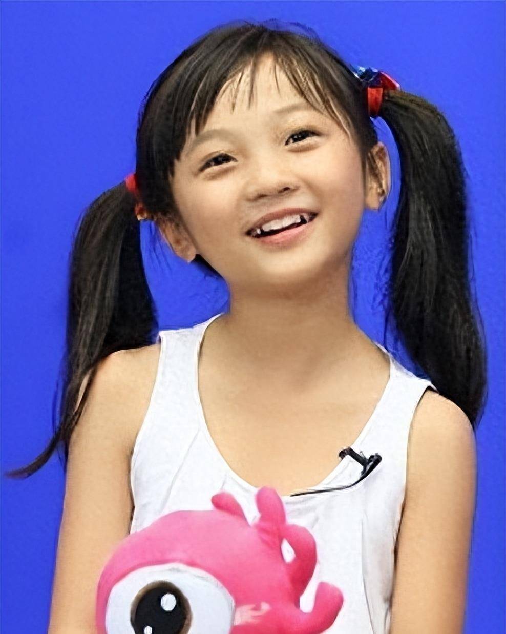 年仅8岁的林妙可就参与了《宽恕》,《春草》,《北方有佳人》等作品