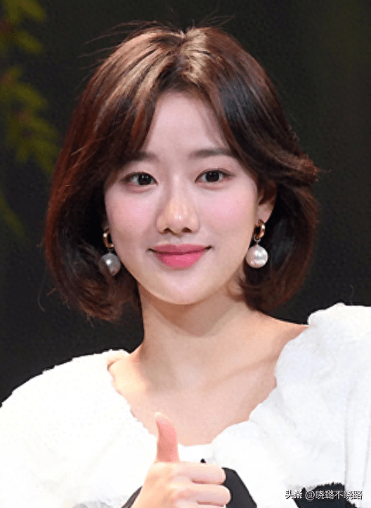 4,50岁的女人,还是留"齐肩烫发"更时尚减龄,方,圆脸都适合_状态_脸型
