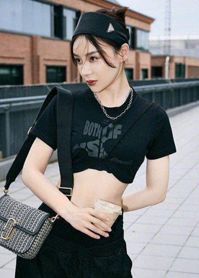 袁姗姗瘦出新高度,腹肌能当"搓衣板",小细腰,也是藏不住了_健身_身材