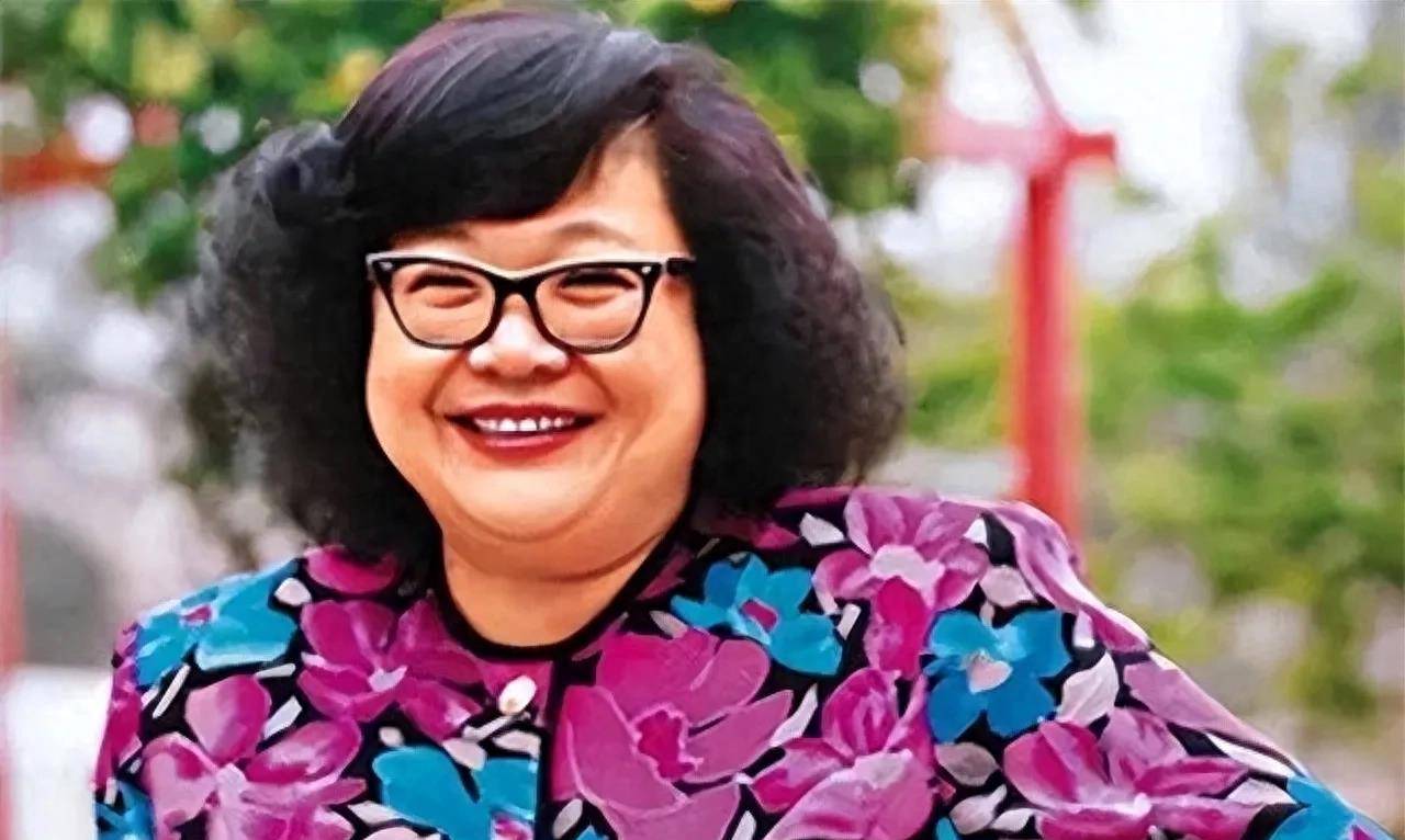 揭秘沈殿霞当年去世真相,当时手脚器官腐烂,家人拔喉脱离苦难_郑欣宜