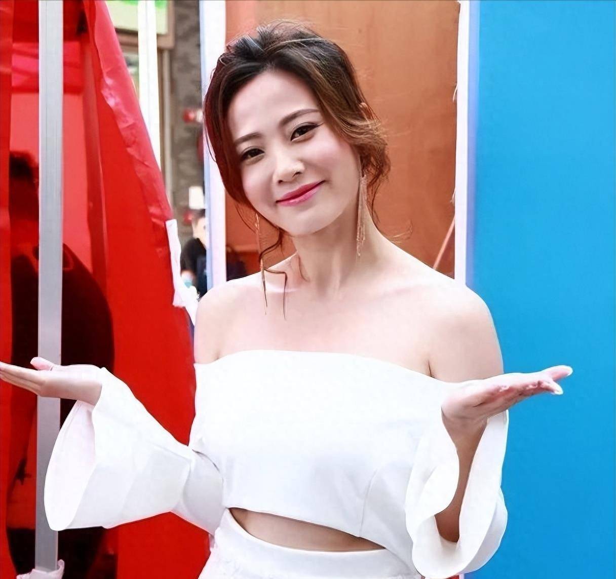 不过在此之后朱晨丽是非不断,被指跟龚嘉欣及洪永城合作后闹翻,结果