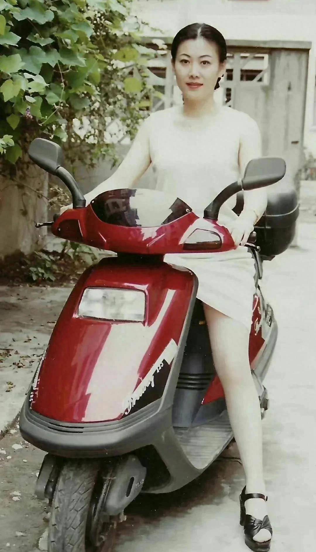 摩托车模特空姐图片