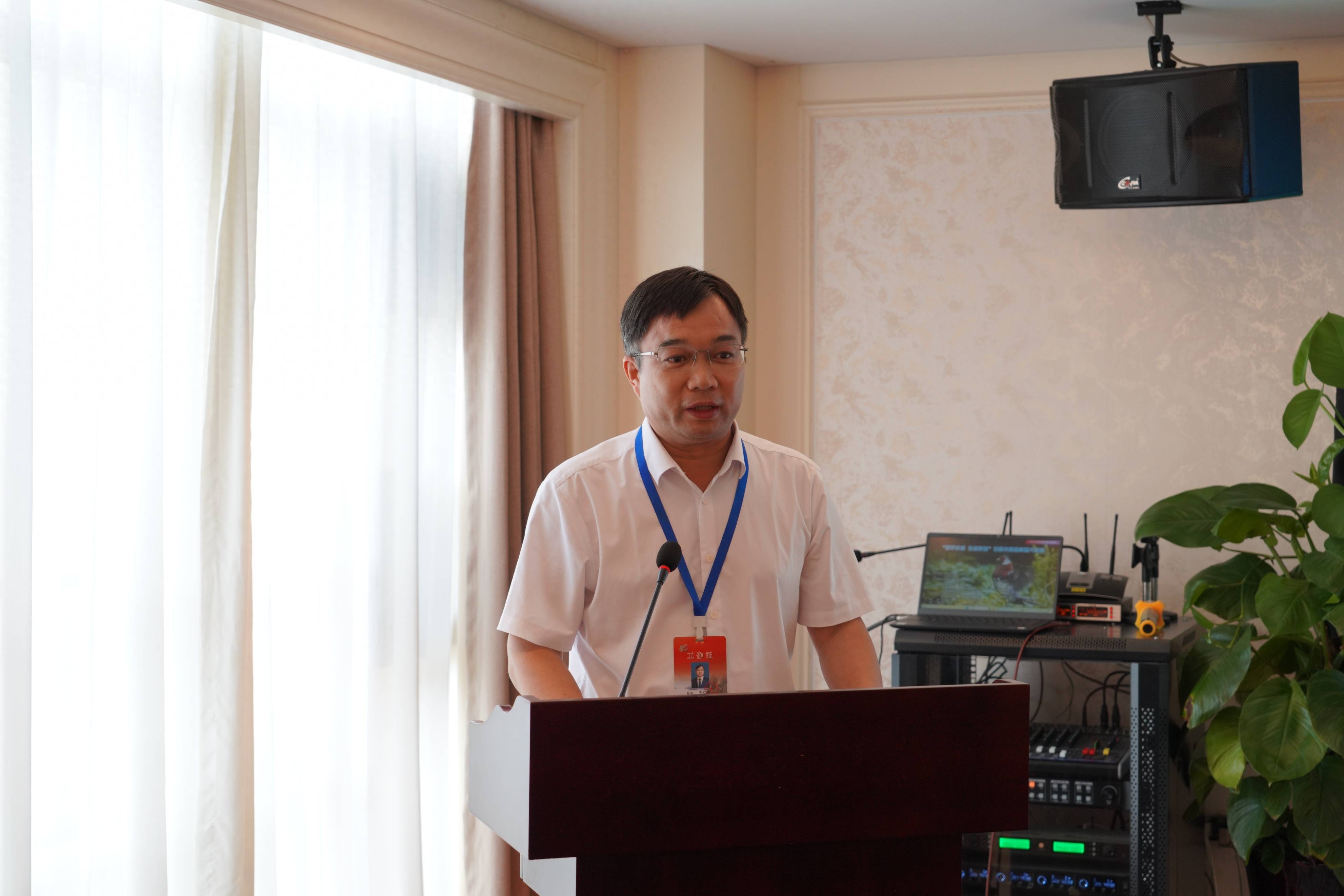 安福县委书记毛江虎发言在学术报告环节中,江西省林科院副院长,二级