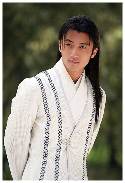 谢霆锋首谈不唱歌演戏却煮饭争议!