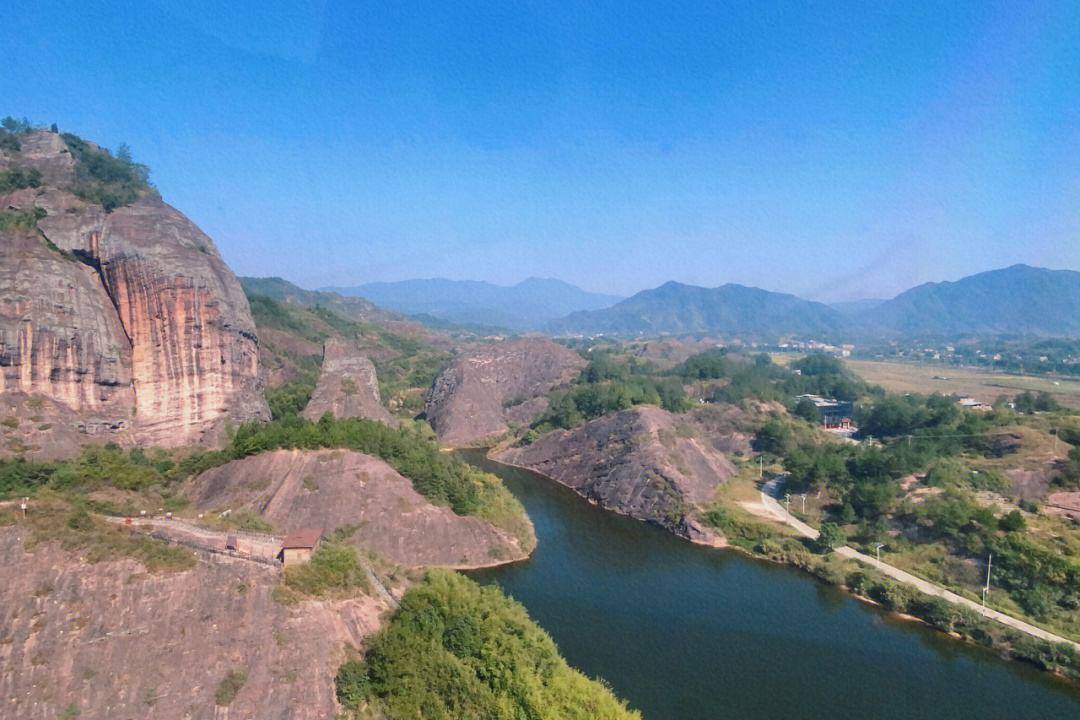 湖南有天下第一寨美誉的景点,由怪石,奇峰组成的丹霞世界