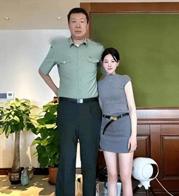 王治郅娇妻晒母女合照!