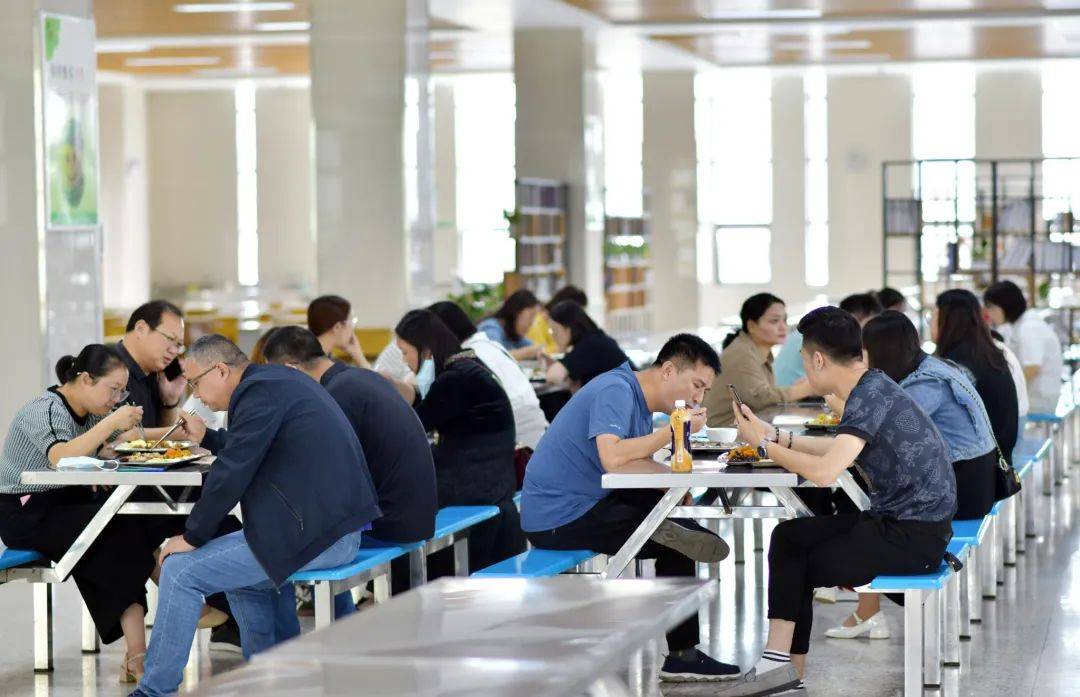 江苏省口岸中学举行"食堂开放日"活动_管理_家长_交流