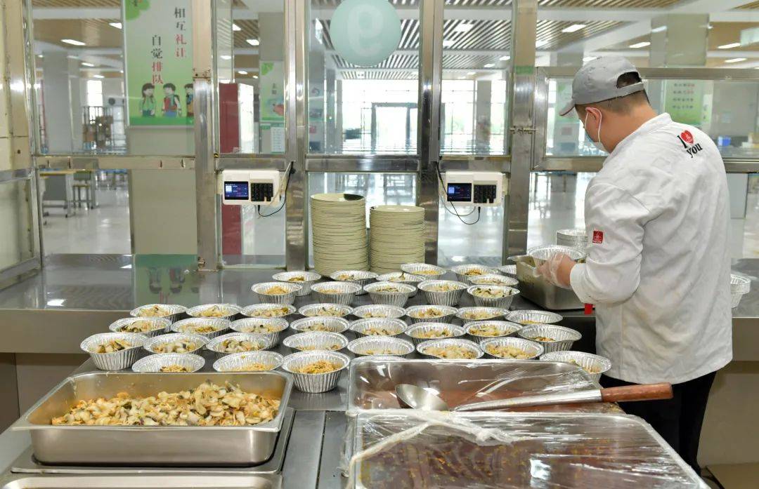 江苏省口岸中学举行"食堂开放日"活动_管理_家长_交流