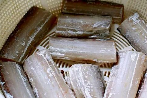 买带鱼,遇到这"3种"万万不能买,一点都不新鲜,白送都不要_深海_朋友