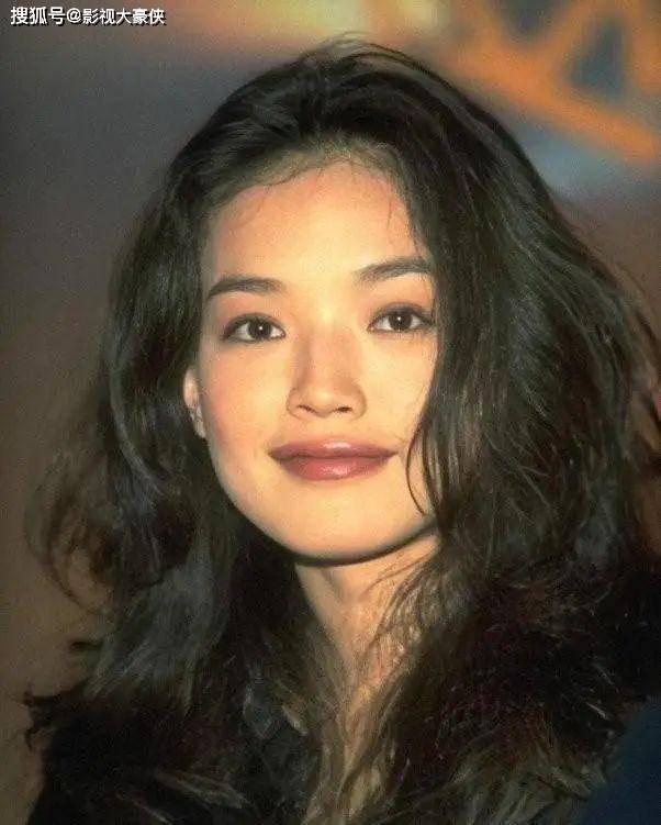 不老女神舒淇出席米兰时装周后晒大汉堡,粉丝回应:摆摆样子罢了