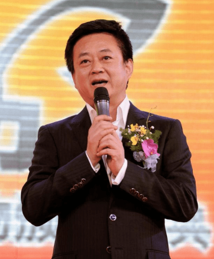 朱军大病后自曝新身份,脸肿眉稀疏眼难睁疑激素脸,弦子发文回应