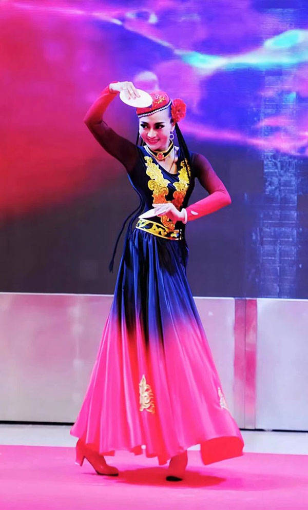 舞蹈明星张樱蓝【国家二级舞蹈演员】舞坛常青树–艺术专访_演出_中国