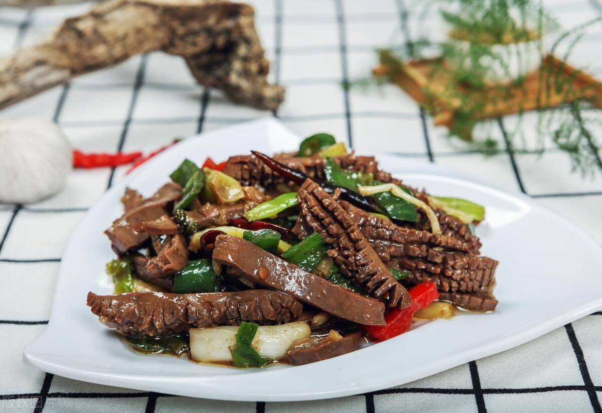 爆炒羊腰子的家常做法,简单易学,让人吃一口就停不下来_预处理_烧烤