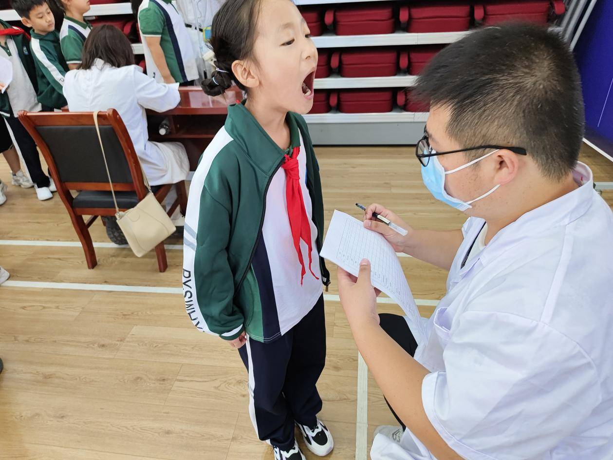 体检护航 快乐成长 -------濮阳市卫河小学开展小学生健康体检活动