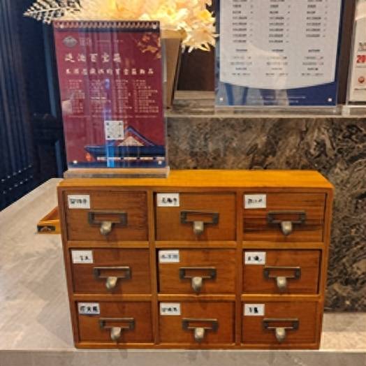 廷泊酒店百宝箱常备:牙线/一次性马桶垫/医用棉签棒/创可贴/一次性