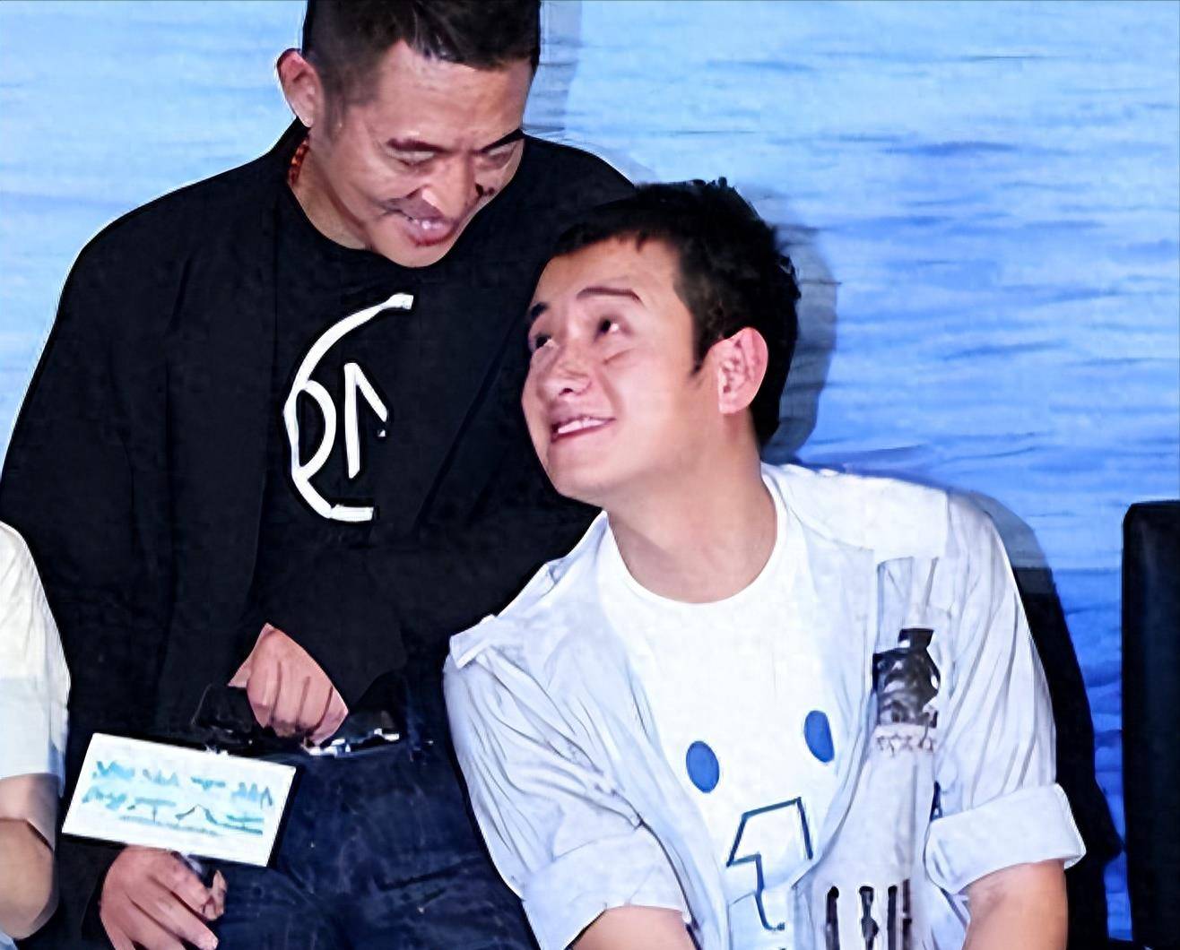 "赶走抗洪军"的吴亦凡入狱后,牟凡并没有消失在公众视野中.