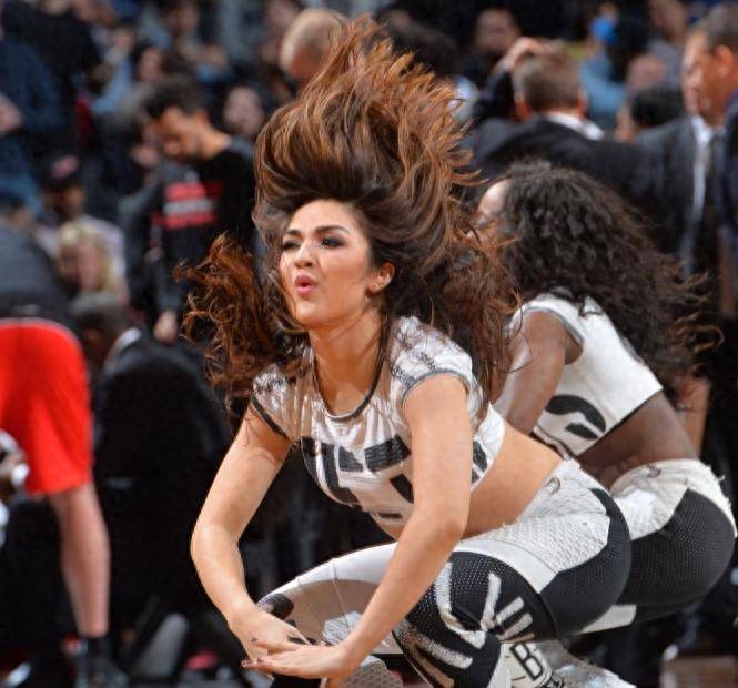 nba啦啦队员的奇葩规定:不能有污点,不能谈恋爱,不准穿内裤_球员_表演