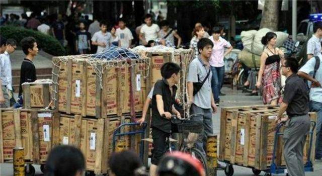 陈金陵:曾是华强北亿万富翁,破产后妻离子散,今成街头"小丑"_人生