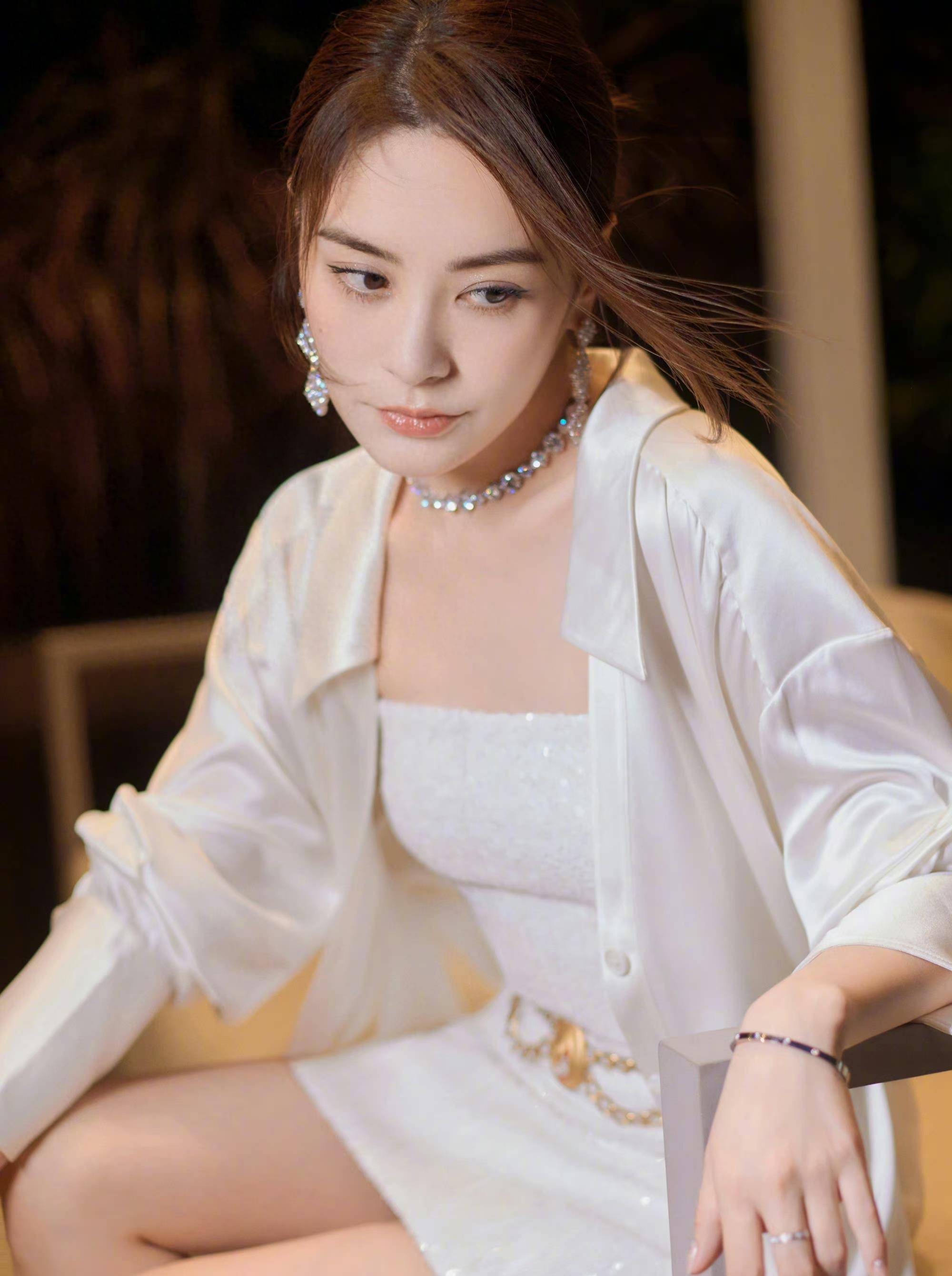 阿娇香港线下出席,高马尾,运动装靓丽感满满,活脱脱的18岁少女_时尚