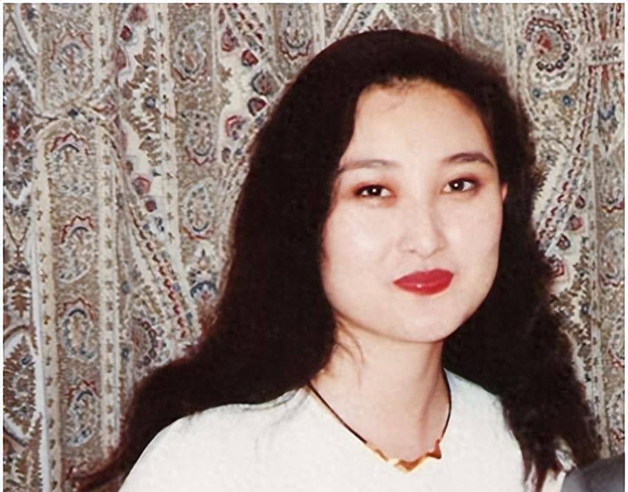 演员郑晓宁:49岁再婚娶娇妻,50岁当爸爸,不敢认老努力赚钱_电视剧