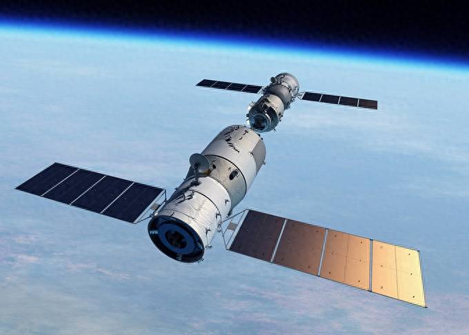 空间站实现漂浮的关键是通过在轨道上维持一种微重力环境.