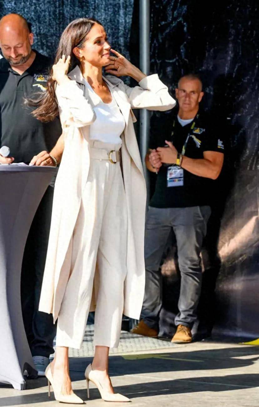 不得不说,梅根的衣品比凯特王妃有趣多了_衣服_穿着_臀部