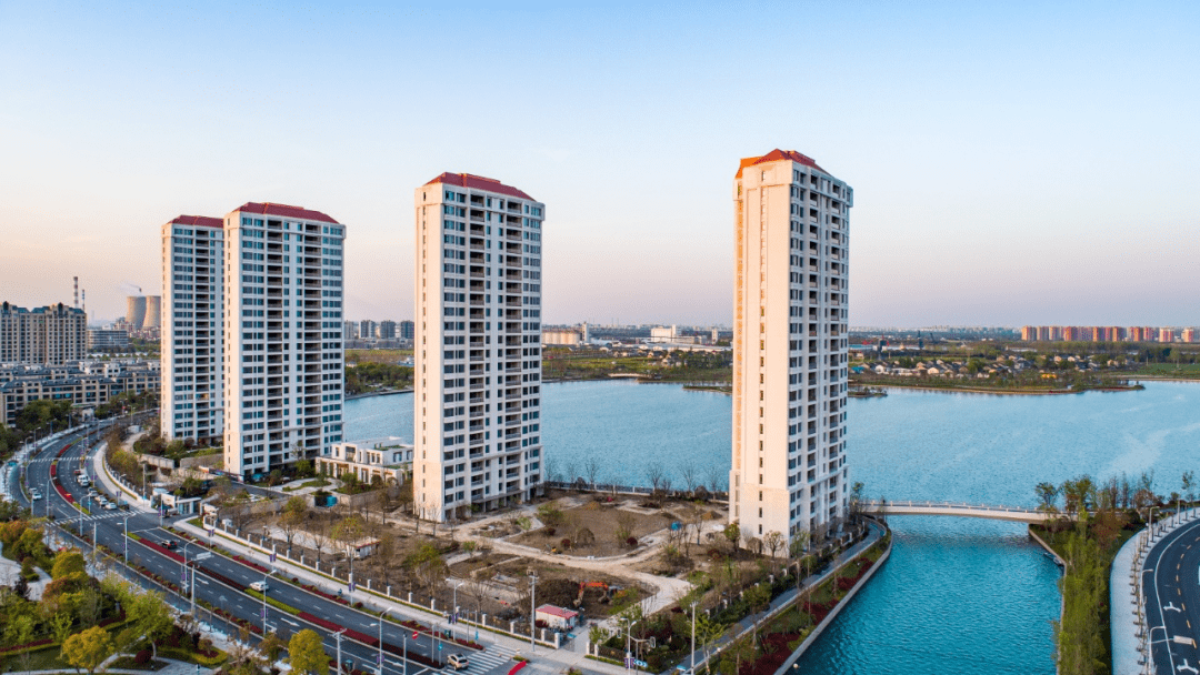 地处紫竹高新区的核心区域的兰香湖占地近40万方,面