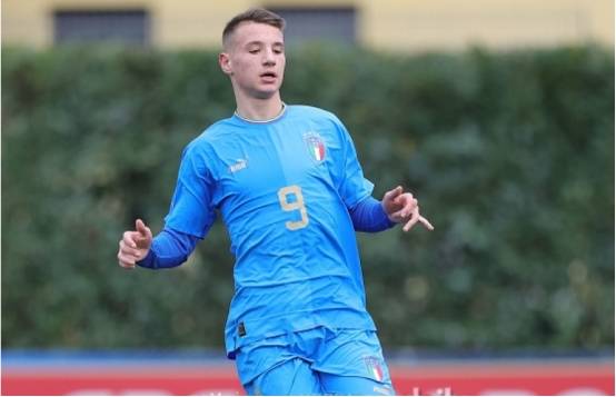 "15岁神童前锋,进球总数已超过500个"……_米兰_卡马尔达_多特蒙德