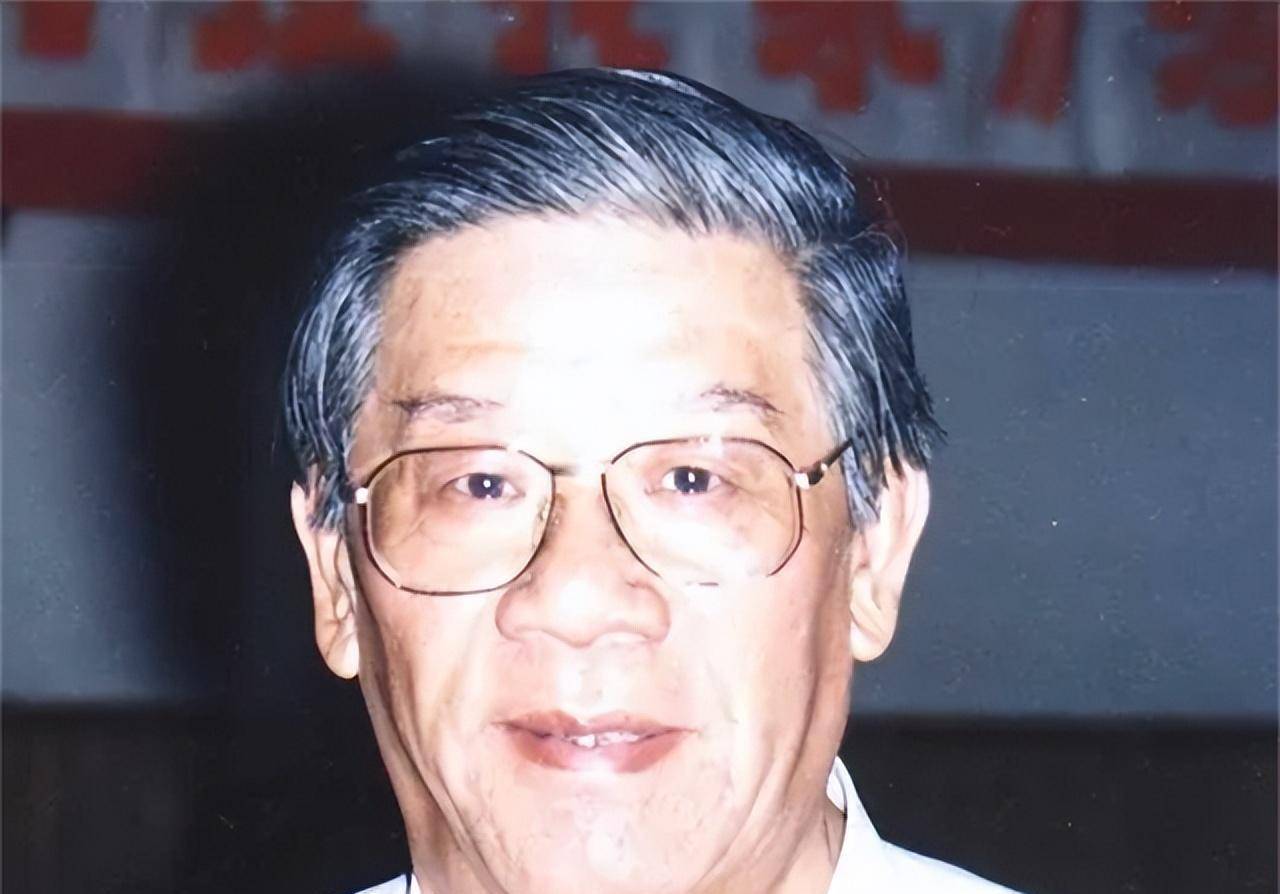 1950年,此时的李克和妻子李又安已经惴惴不安地生活了很久,原因很简单