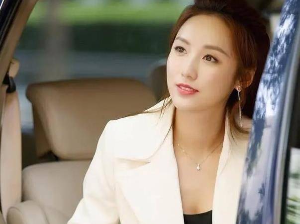 例如:后宫,怪侠一枝梅,雪山飞狐,天外飞仙等等,在圈内吕一跟唐嫣的