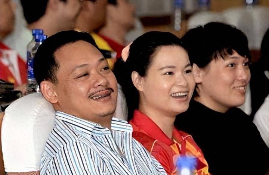 占旭刚:从奥运冠军到官员,娶初恋空姐的传奇人生_姚健_举重_训练